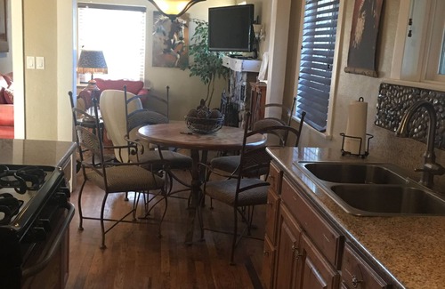Morongo Valley House | BOBBYSUE’S ROCK HOUSE RANCH NESTLED BETWEEN JOSHUA TREE AND PALM SPRINGS