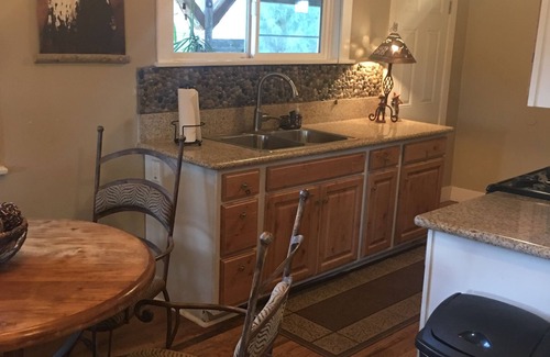 Morongo Valley House | BOBBYSUE’S ROCK HOUSE RANCH NESTLED BETWEEN JOSHUA TREE AND PALM SPRINGS