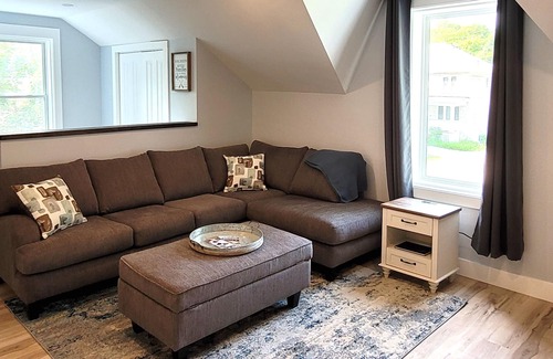 Bobcaygeon Apartment | Bobcaygeon Modern Farmhouse Loft