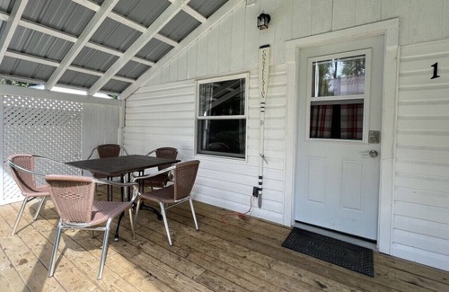 Bobcaygeon Cabin | Bobcaygeon Resort Cottage 1 CONSTELLATION sleeps 6