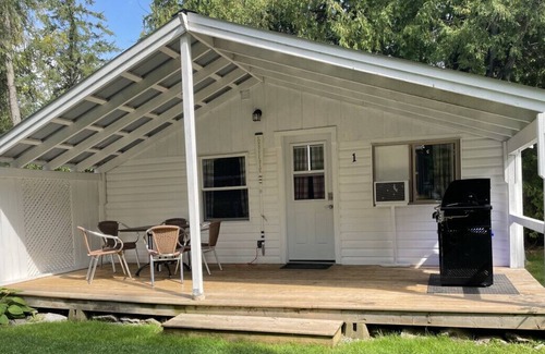 Bobcaygeon Cabin | Bobcaygeon Resort Cottage 1 CONSTELLATION sleeps 6