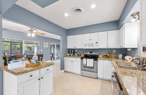 Boca Raton House | Boca Oasis: Heated Pool, Sleeps 12, 10 mins 2 beach, Fast 3.5 block walk to Shul