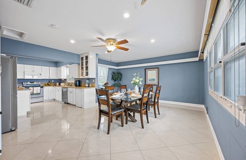 Boca Raton House | Boca Oasis: Heated Pool, Sleeps 12, 10 mins 2 beach, Fast 3.5 block walk to Shul