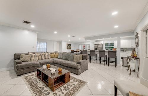 Sandalfoot Cove House | Boca Raton Home Outdoor Kitchen, By Golf Courses