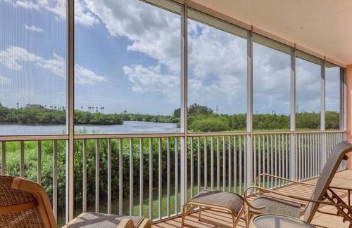 Placida House | Boca Vista - stunning water views, kayaks to enjoy