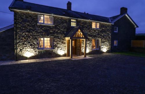 Trefeglwys House | Bodaioch Cottage