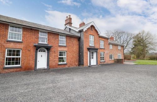 Trefeglwys House | Bodaioch Hall