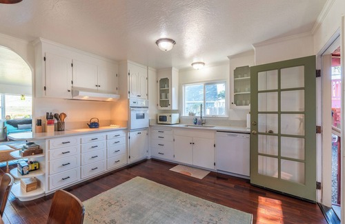 Salmon Creek House | BodegaBreeze:Magical Walk to Beach!Home+Studio!FUN inHomeBodega Bay!HtTb/WiFi