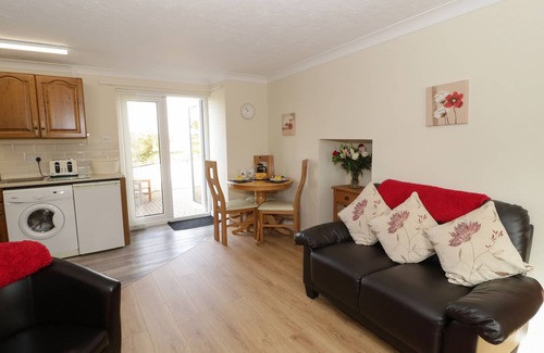 Cylch-Y-Garn Cottage | BODEGRI COTTAGE, country holiday cottage, with a garden in Church Bay