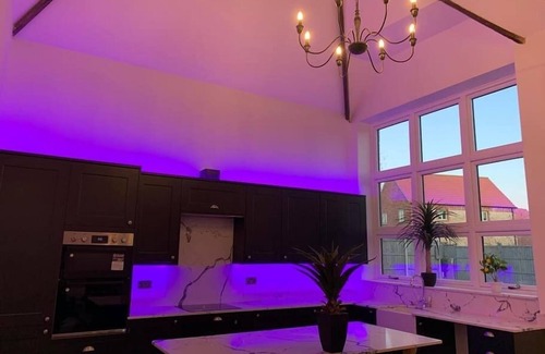 Holt House | Bodham Halls - green door - 5 bed
