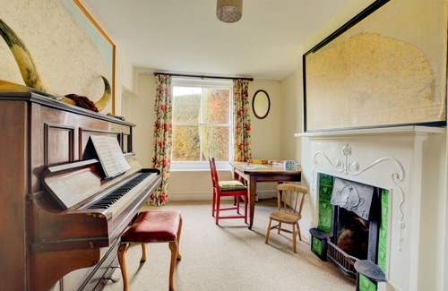 Aldborough House | Bodham House - Six Bedroom House, Sleeps 12