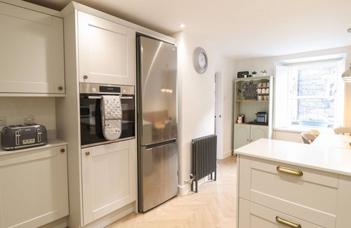 Tremadog Cottage | BODLONDEB, pet friendly, character holiday cottage in Tremadog