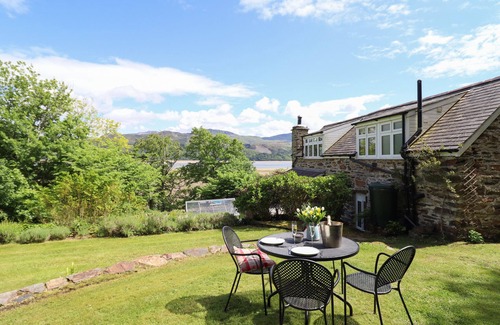 Barmouth Cottage | BODOWEN COACH HOUSE, family friendly, with open fire in Barmouth