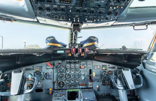 Hanham Boat Rental | Boeing 727 Airliner Private Jet