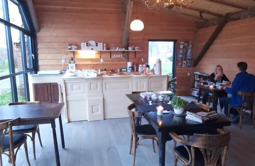 Onstwedde Bed & Breakfast | boerderijkamer Korenbloem