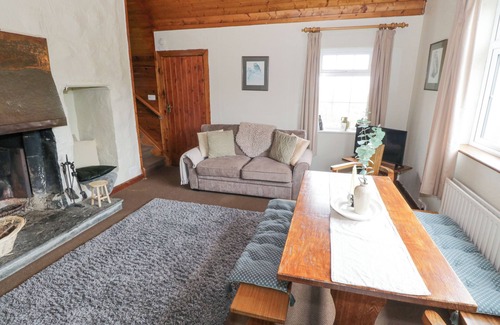Oughterard Cottage | BOFIN, pet friendly, with open fire in Oughterard, County Galway