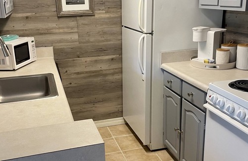 Diamondhead Condo | Bogey Nights! Condo on golf course w/pool.