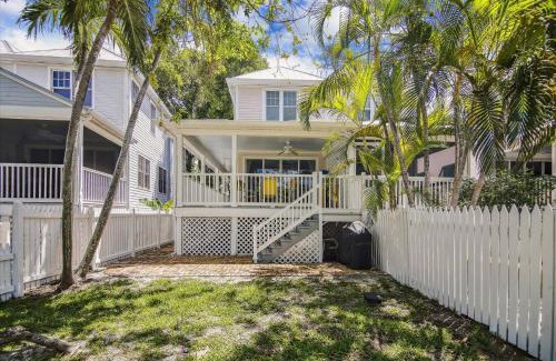 Key West House | Bogeys Retreat by AvantStay Golfers Retreat w Shared Pool Month Long Stays Only