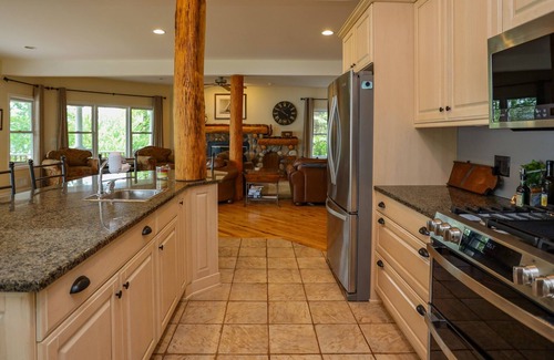 Naples House | Bogie's Place: Perfect Canandaigua Lake Retreat - Beautiful Sunrise Views!