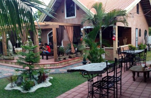 Capas Bed & Breakfast | BOGNOT LODGE : ALVIN BOGNOT MT PINATUBO GUESTHOUSE AND TOURS