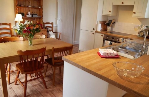 Aberlour Cottage | Bogroy - a cottage that sleeps 6 guests in 3 bedrooms