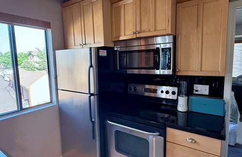 Englewood Condo | Bohemian Bliss | 2BR Retreat Near Denver w/Pool & Balcony