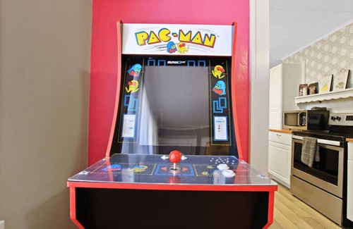 Columbia House | Bohemian Bungalow, Pac-Man, walk downtown!