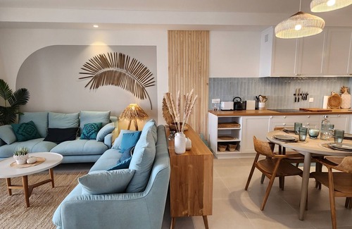 Paea Apartment | bohemian chic atmosphere with beach access and private swimming pool.