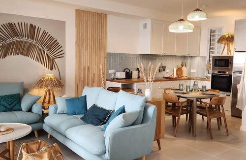 Paea Apartment | bohemian chic atmosphere with beach access and private swimming pool.