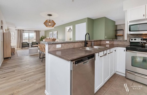 East Kootenay Apartment | Bohemian Wishes | Lake View | Pool | Hot Tub