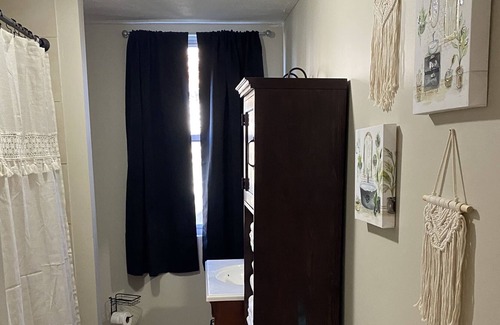 Ashland Apartment | Boho Beauty- 2 Bedroom/1 Bath close to KDMC, Cabell, and HTS Airport
