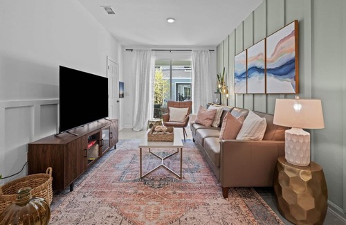 Baymeadows House | Boho Breeze | Centrally located home in Jacksonville with resort amenities