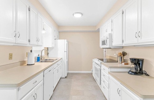 Brooklyn Center House | Boho Brooklyn, Minutes to Vikings US Bank Stadium