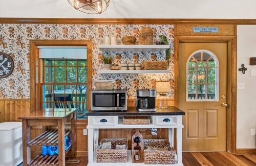 High Point House | Boho Bungalow- Chic cabin with great private deck , dock and fire pit