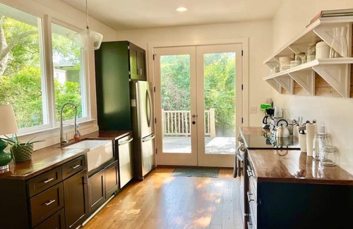 River District House | Boho Bungalow - Downtown - Free Parking