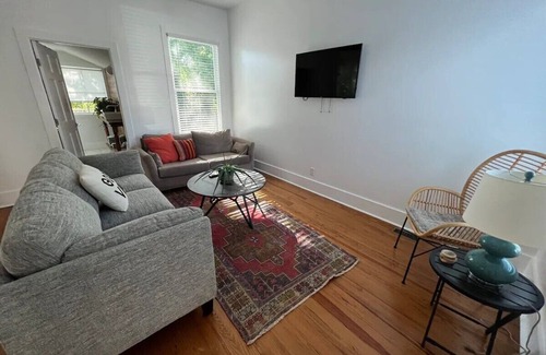 River District House | Boho Bungalow - Downtown - Free Parking