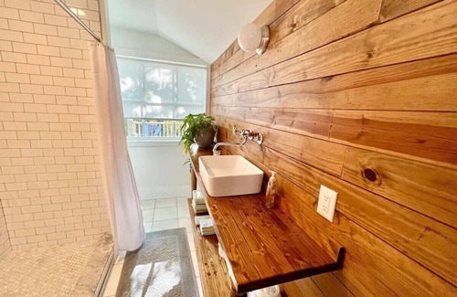 River District House | Boho Bungalow - Downtown - Free Parking