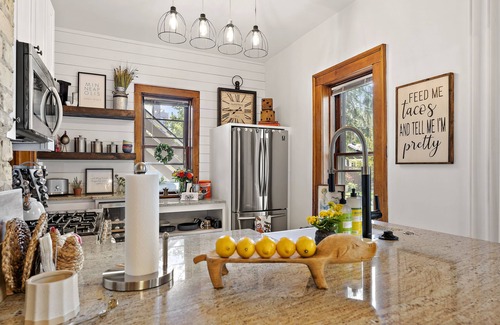 Marcy-Holmes Apartment | "Boho Bungalow" Minneapolis by Roxy Rentals