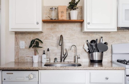 Santa Barbara House | Boho Bungalow Retreat: Spa, Ice Bath, Sauna, Tea Bar, Garden, Chickens, & Events