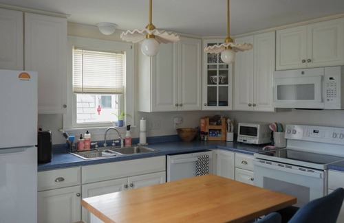 South Portland House | Boho bungalow with designer touches 10 minutes to beaches and downtown Portland
