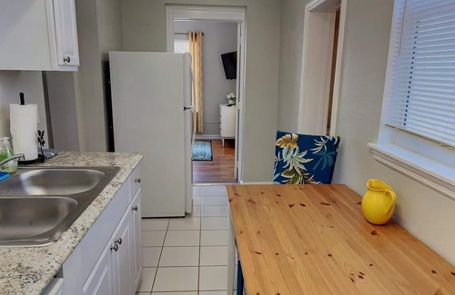 Historic Downtown Melbourne Apartment | Boho Charm, Historic 1br -Steps to downtown