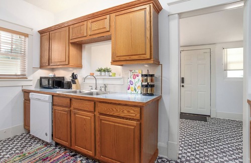 Lakeland House | Boho Château in Downtown LKLD. Close to Florida Southern, Lake Morton, SEU
