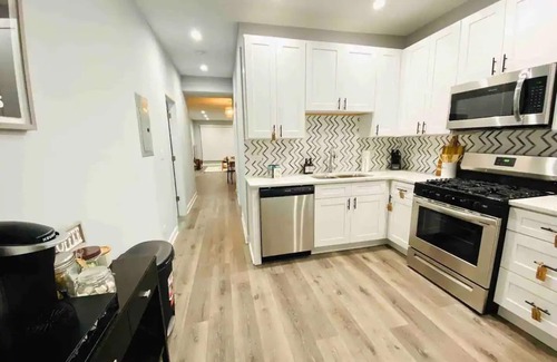 Chicago Apartment | Boho Chic 2BR Condo, Queen Bed With Free Parking