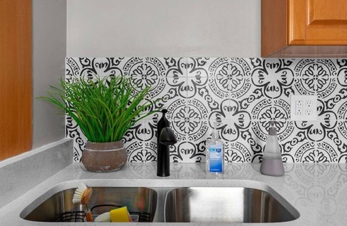 Columbus Park Apartment | ★ Boho Chic★ Adorable 1BR Apt Fast Wifi ★