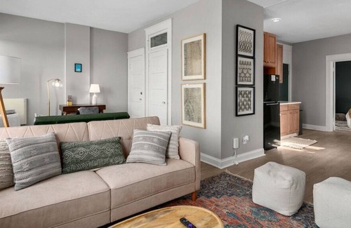 Columbus Park Apartment | ★ Boho Chic★ Adorable 1BR Apt Fast Wifi ★