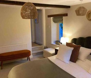 Steeple Aston House | Boho Chic Cottage & Wild Garden nr Soho Farmhouse