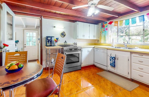 Nalcrest Cottage | Boho-chic cottage with direct lake access, amazing views - dog-friendly