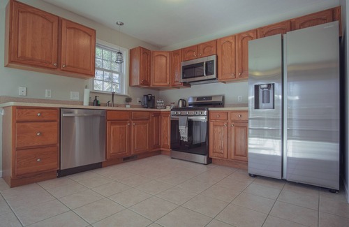Erie House | Boho Chic Home- 3BR, spacious, center of Erie!