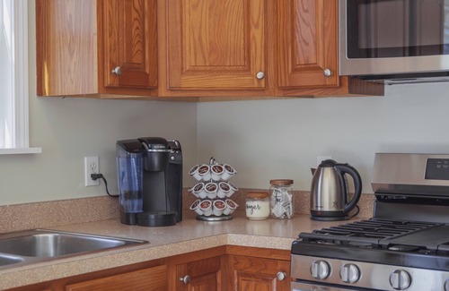 Erie House | Boho Chic Home- 3BR, spacious, center of Erie!