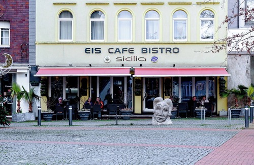 Viersen House | Boho Chic Home - Town Center